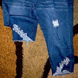 Keychain style Capri style distressed Jeans